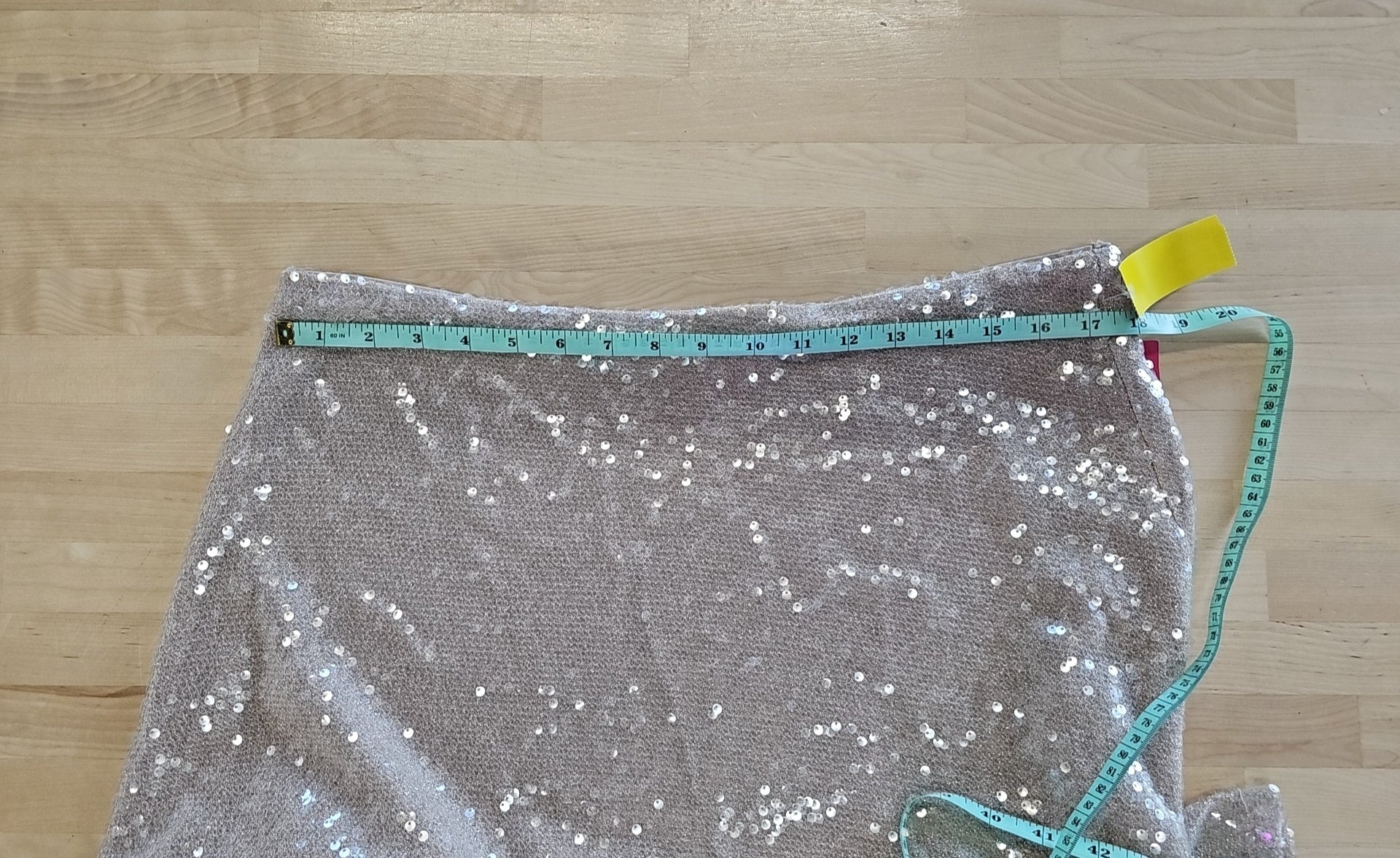 Vince Camuto Size XL Gold Sequined Skirt