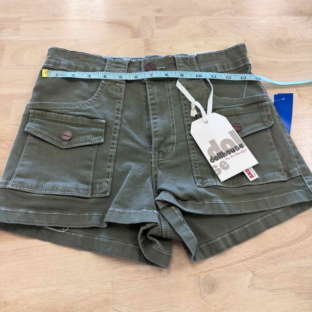 dollhouse Women Size 7/8 Green New Shorts
