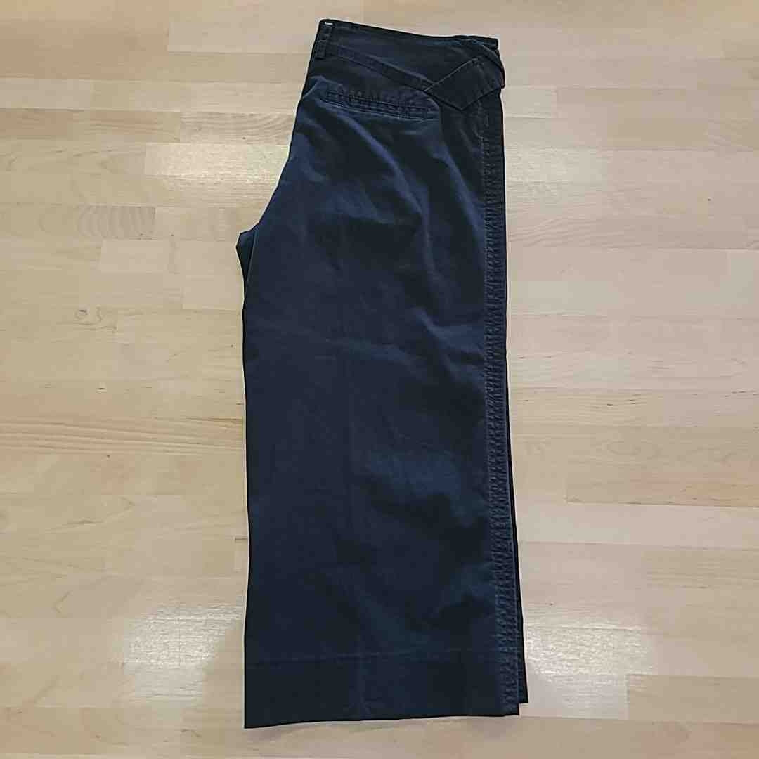 Sitwell Size 6 Black Capris