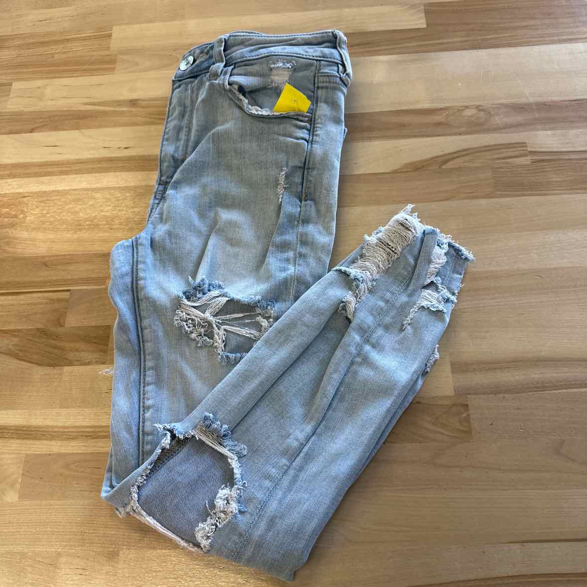American Eagle Size 6 Blue Jeans