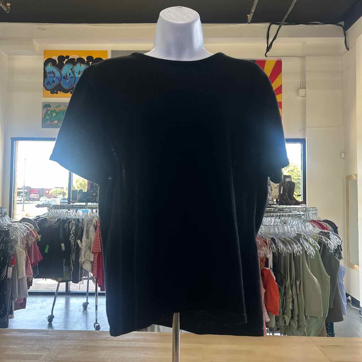 First Issue Size XL Black Preloved T-Shirt SS