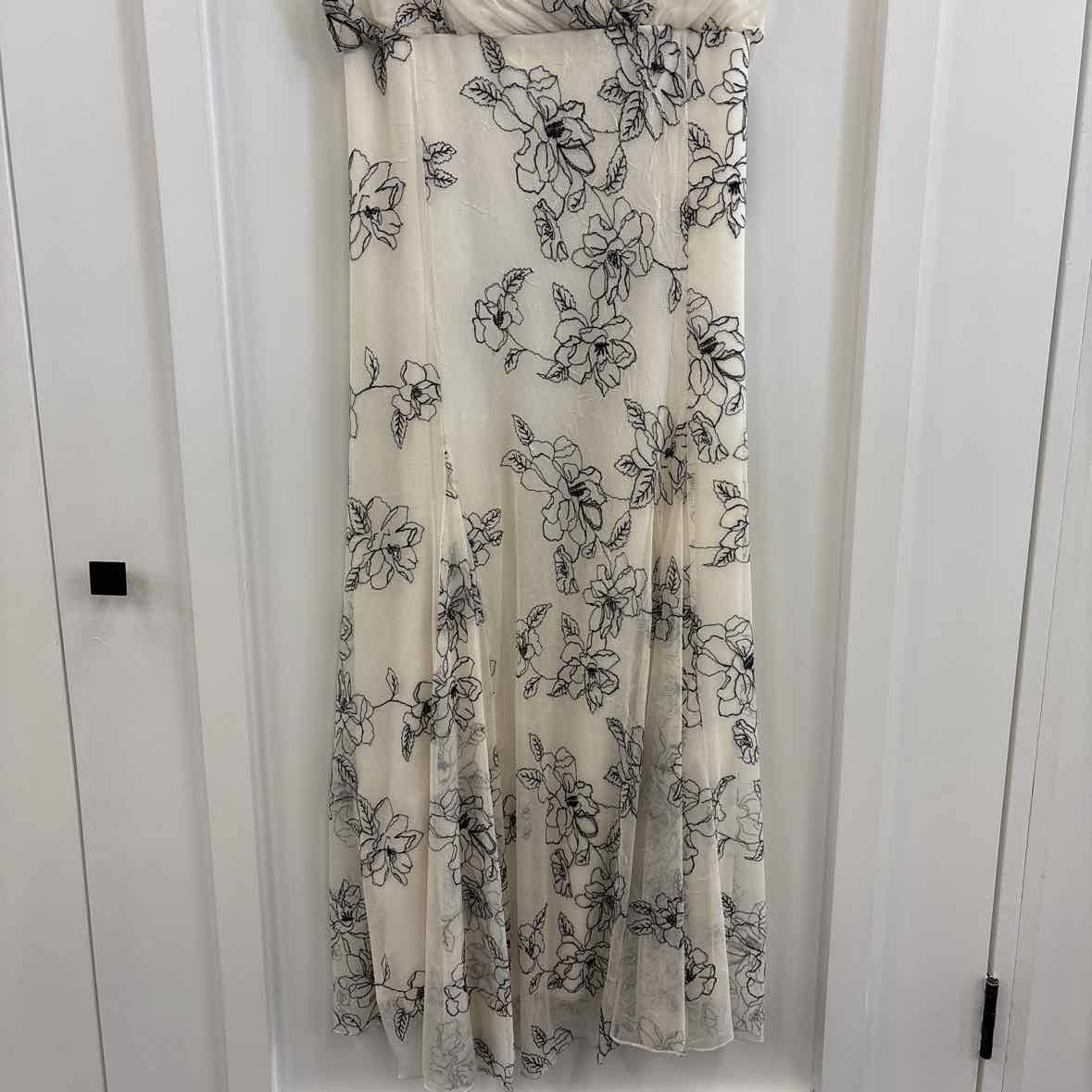 Bali Size 6 BLACK & WHITE Dress