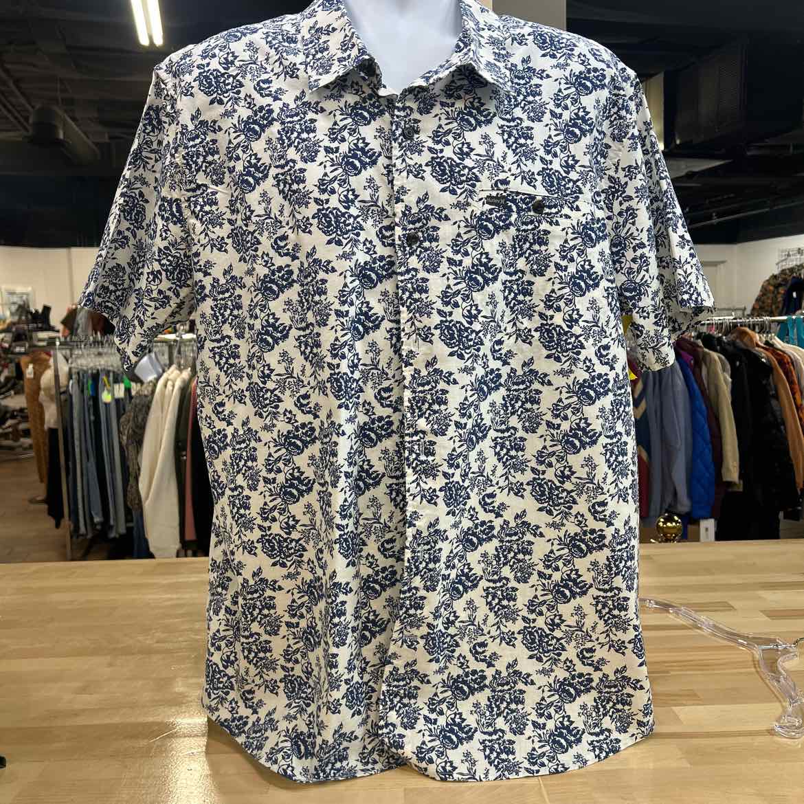 Hurley Size XXL White Preloved MENS Button Down Shirt