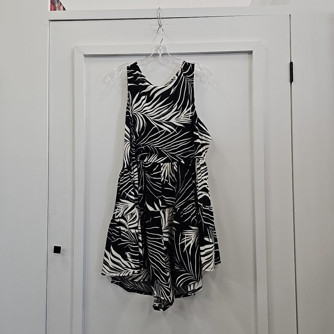 Torrid Size 1X BLACK & WHITE Preloved Romper