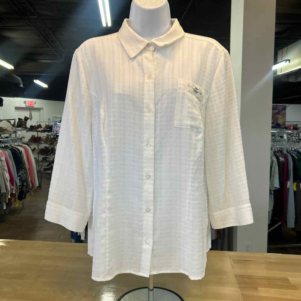 Christopher & Banks Size M White Ribbed Preloved Button Down LS