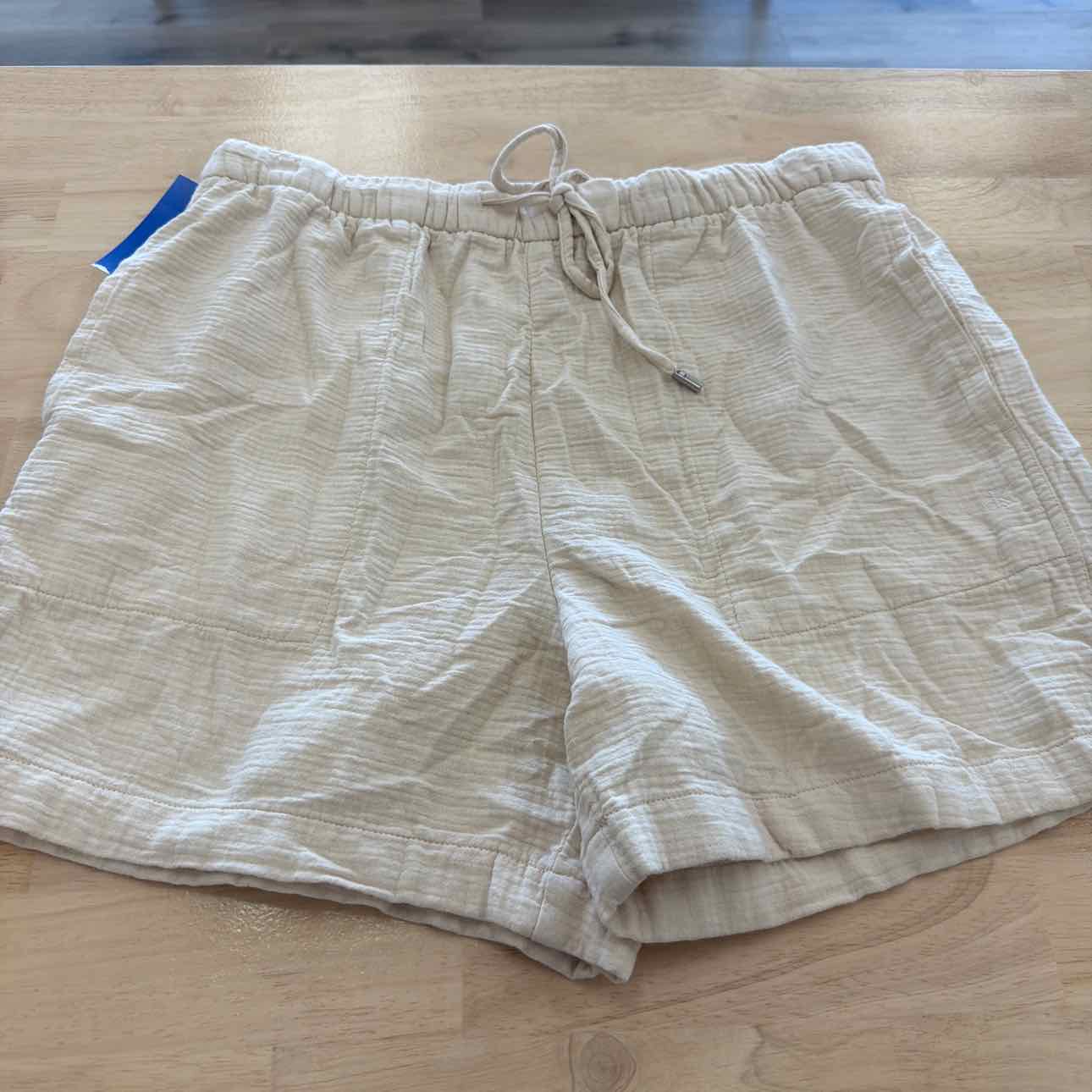 Calvin Klein Women Size M Tan New Shorts