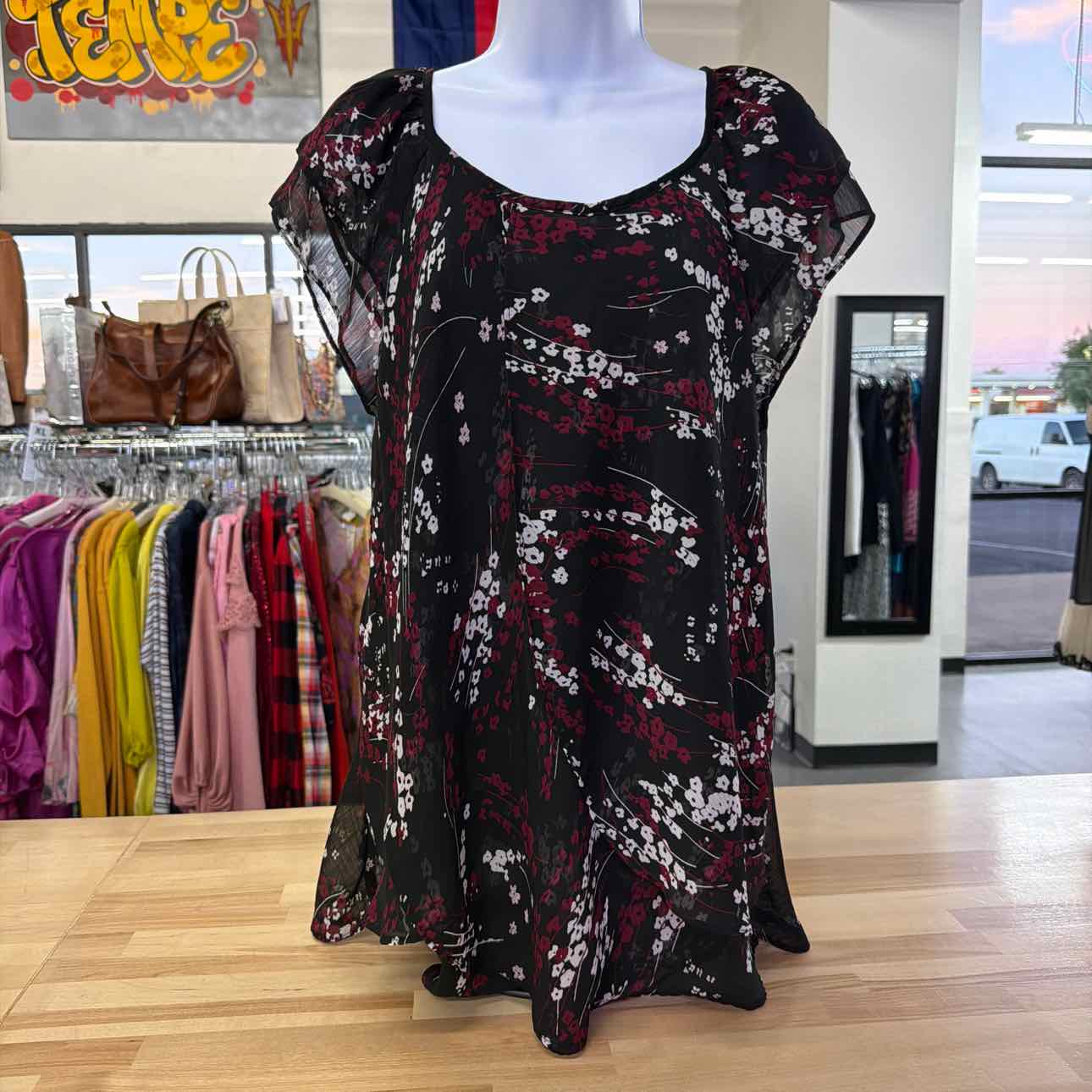 Dressbarn Size XL Black & Burgandy Used Blouse