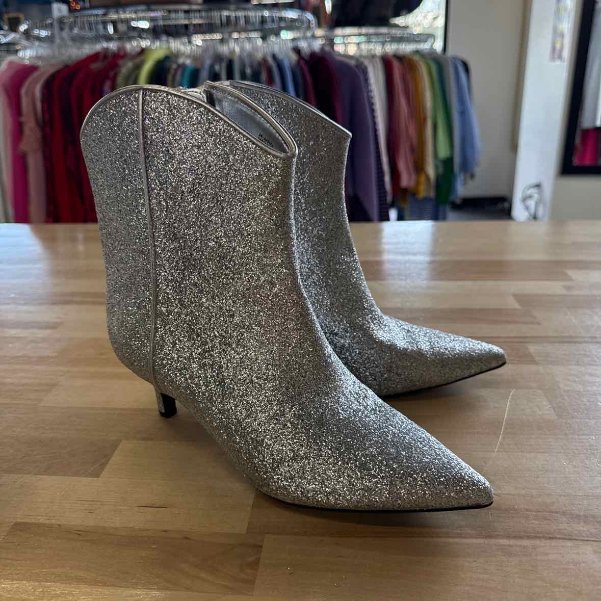 On 34th Aatira Tulip Booties