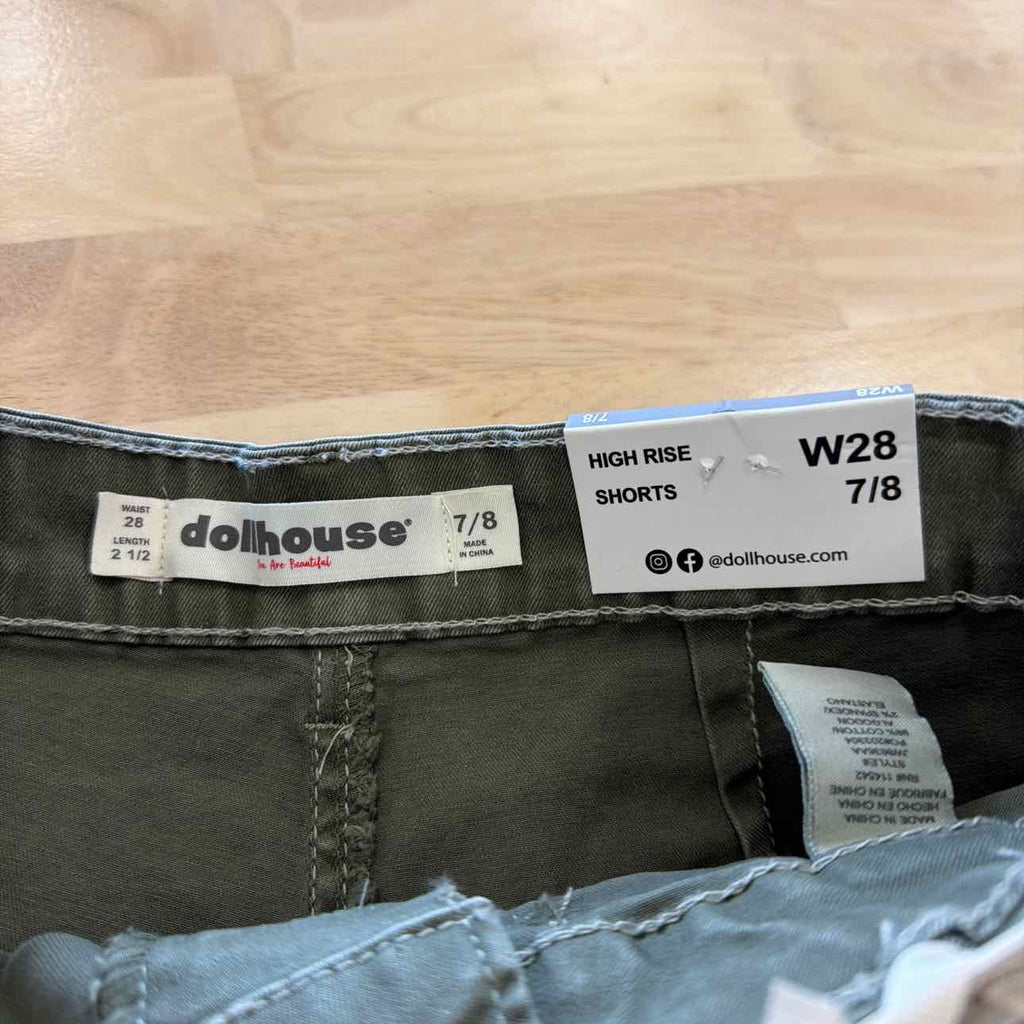 dollhouse Women Size 7/8 Green New Shorts