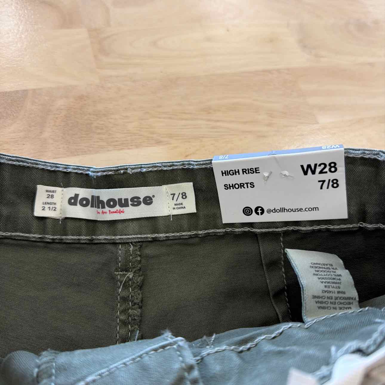 dollhouse Women Size 7/8 Green New Shorts