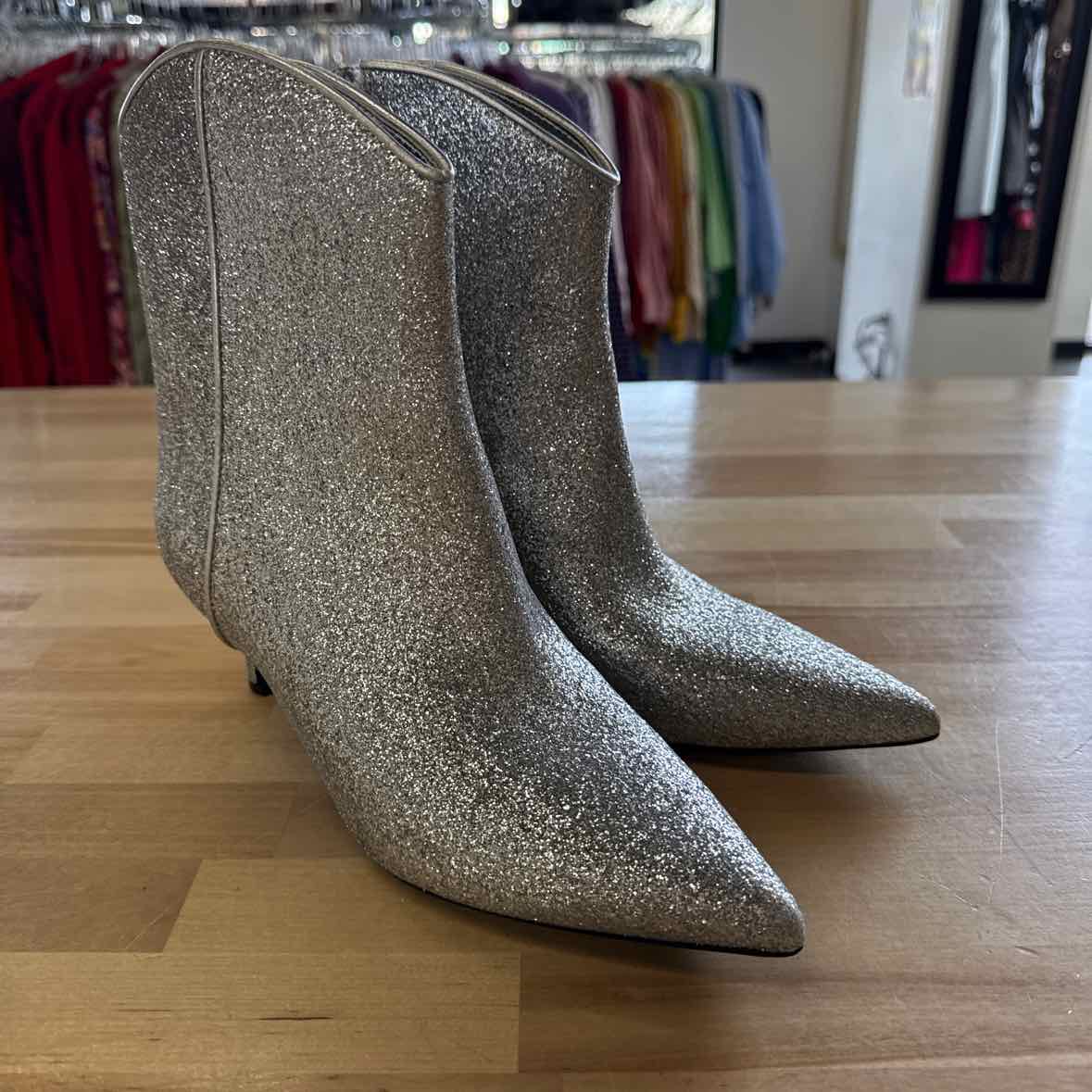 On 34th Aatira Tulip Booties