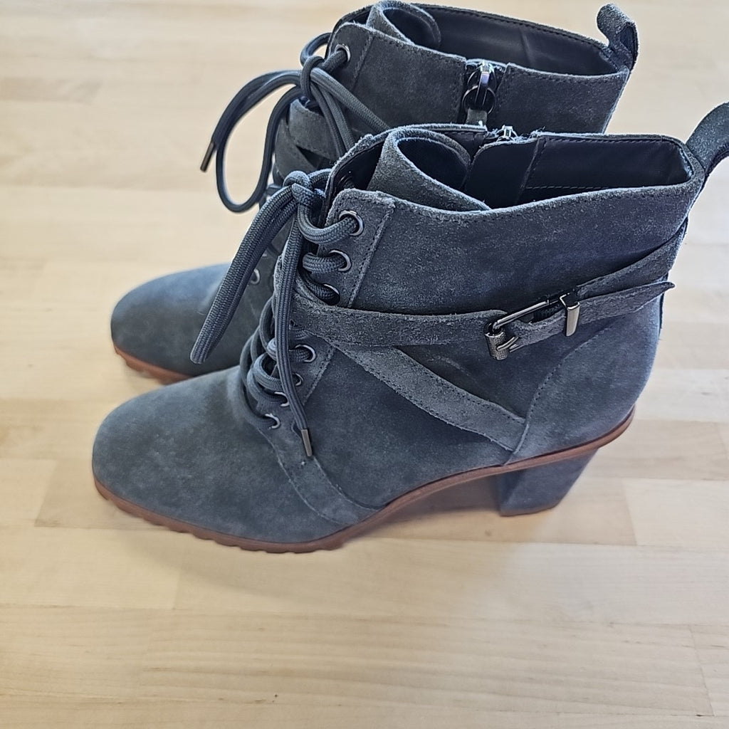 White House Black Market Size 8 Gray Preloved Boots
