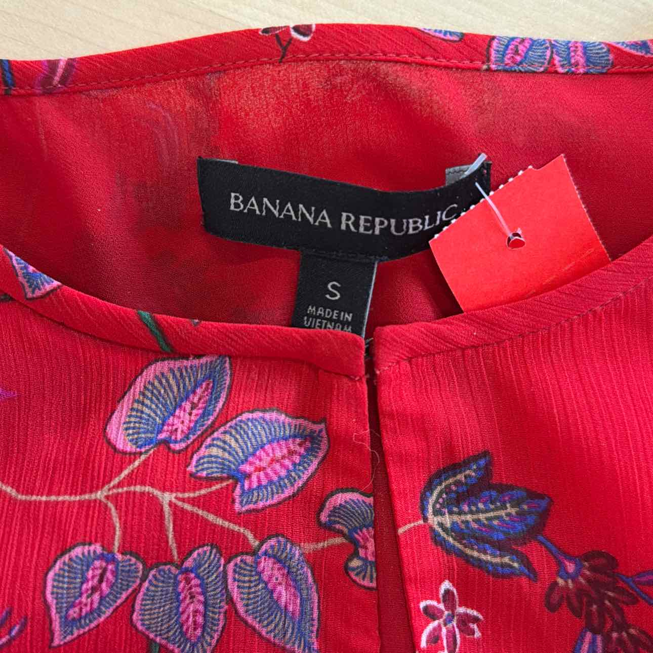 Banana Republic Size S Red Used Long Sleeve