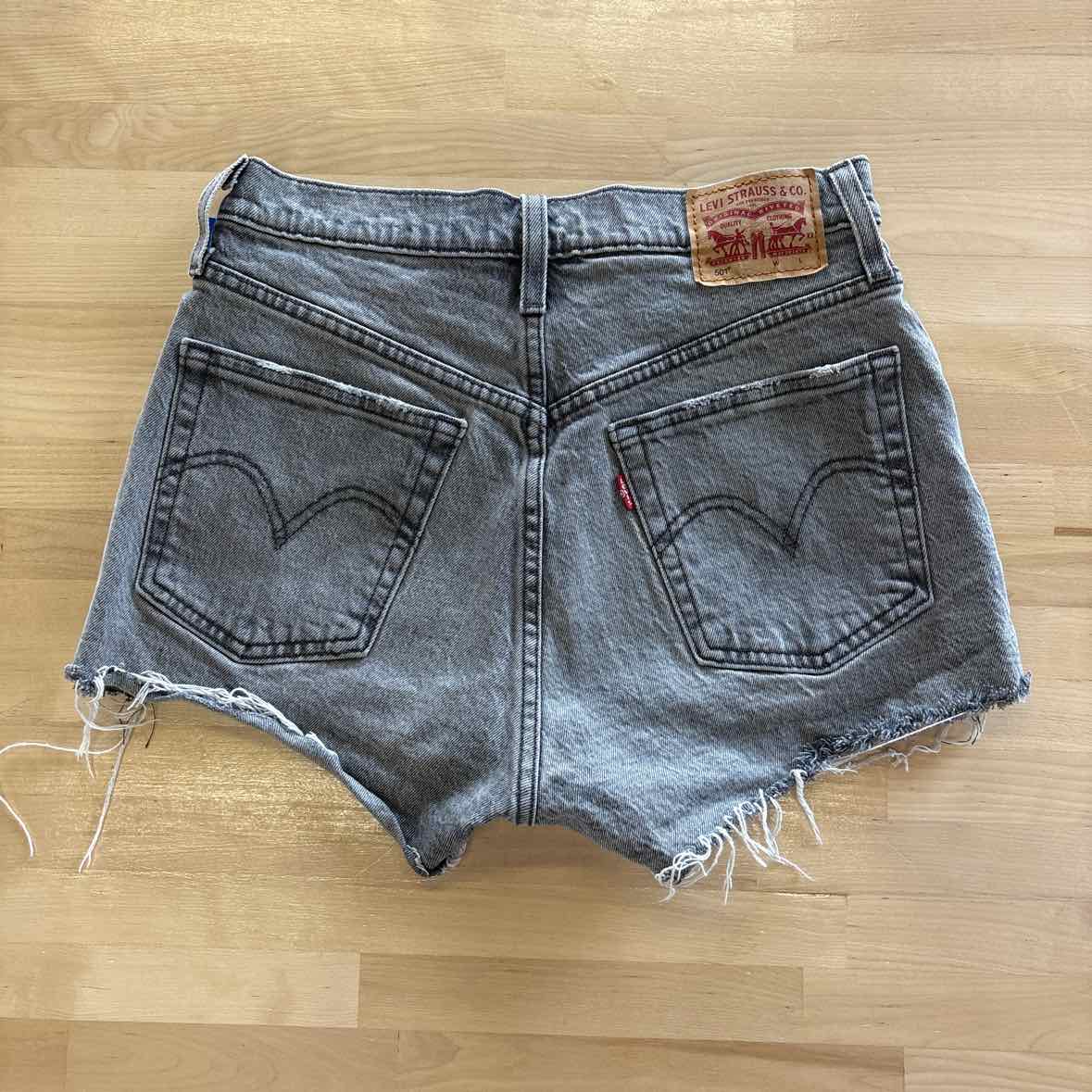 Levi's Size 26 Gray Shorts