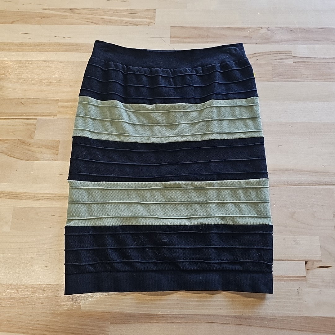 Bebe Size S Green Skirt
