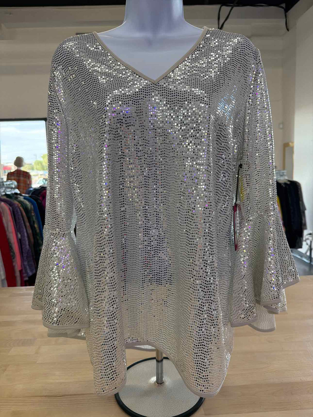 Vince Camuto Size L Silver Sequined Blouse