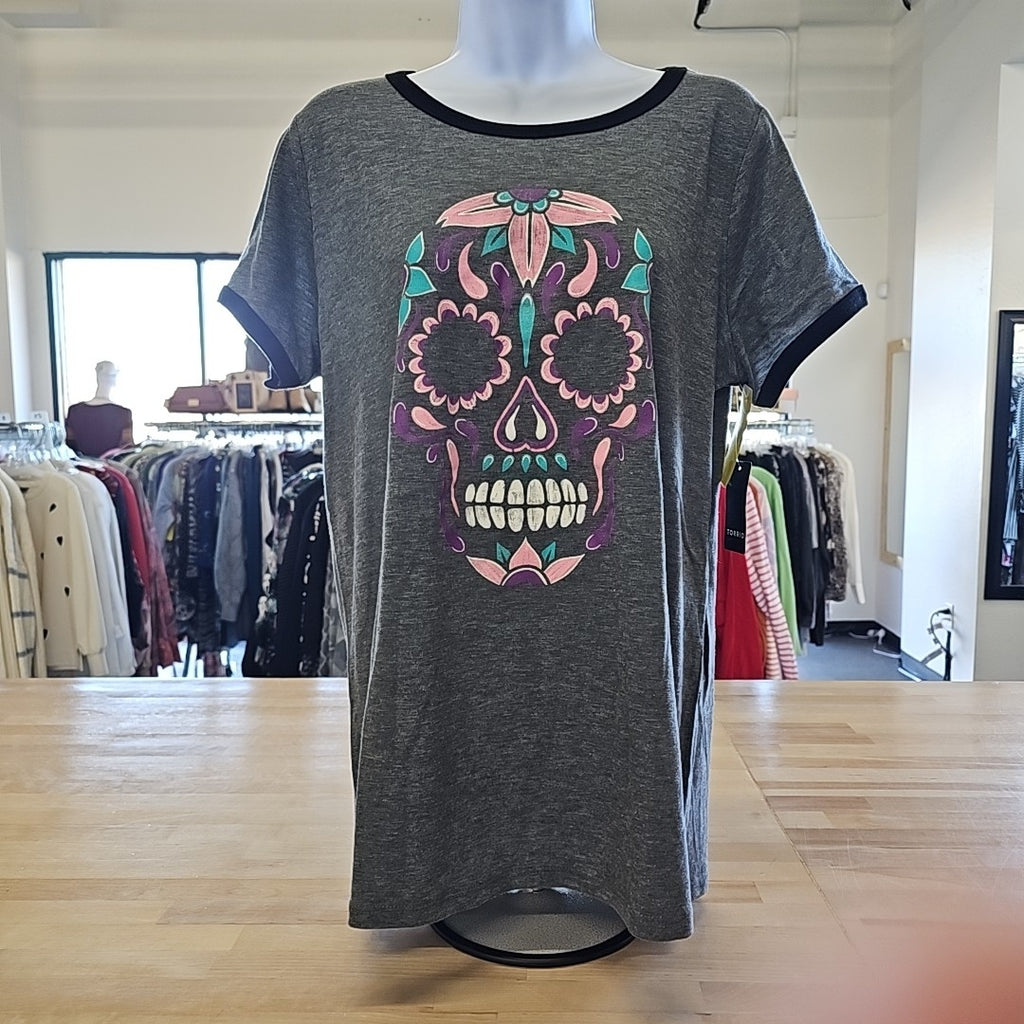 Torrid Size M Gray T-shirt