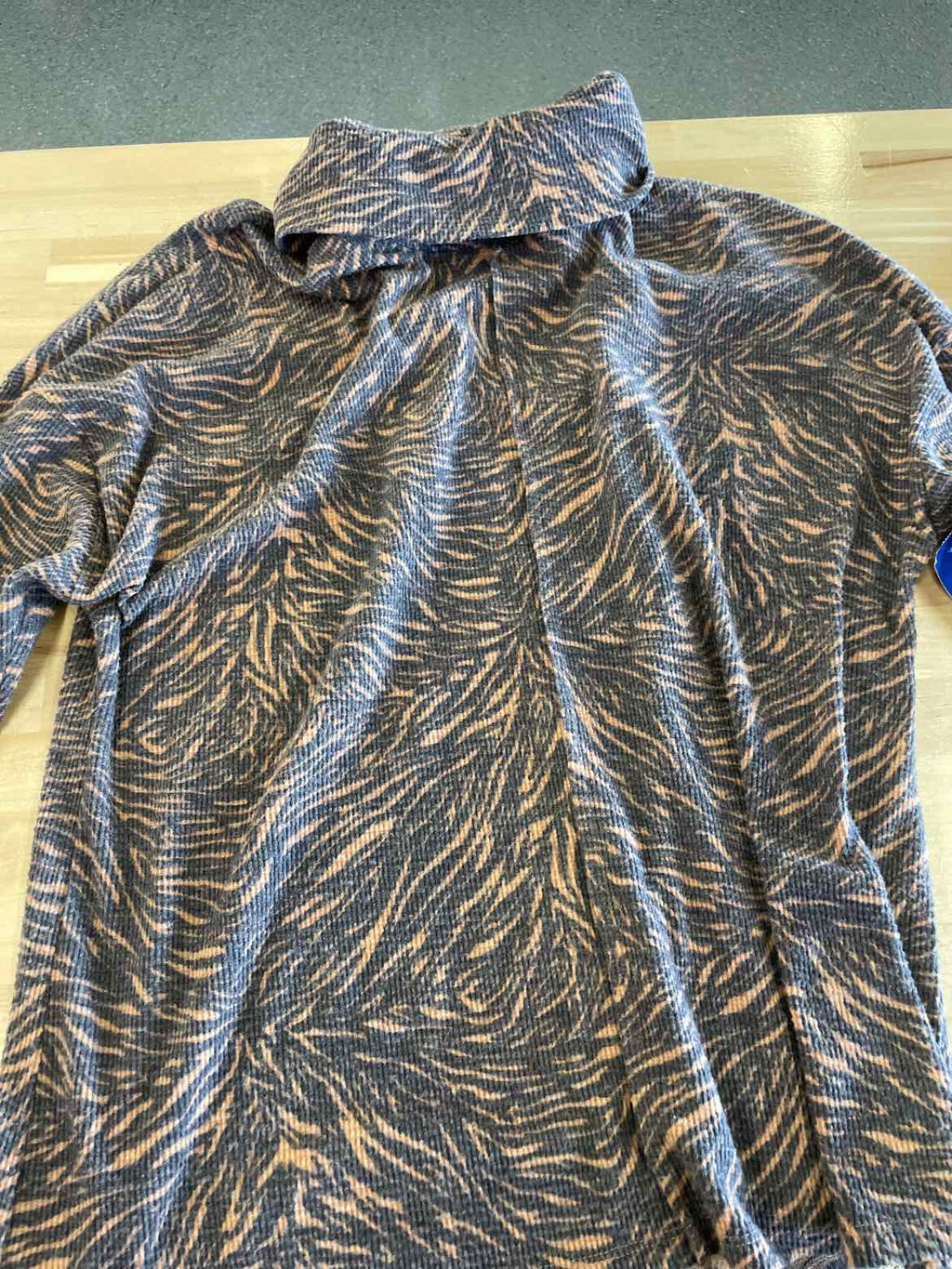 Vince Camuto Size L Brown Long Sleeve