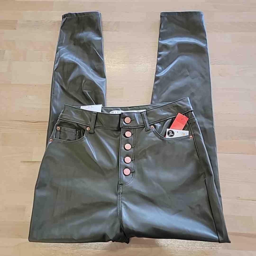 TINSELTOWN Size 7 Green Pants