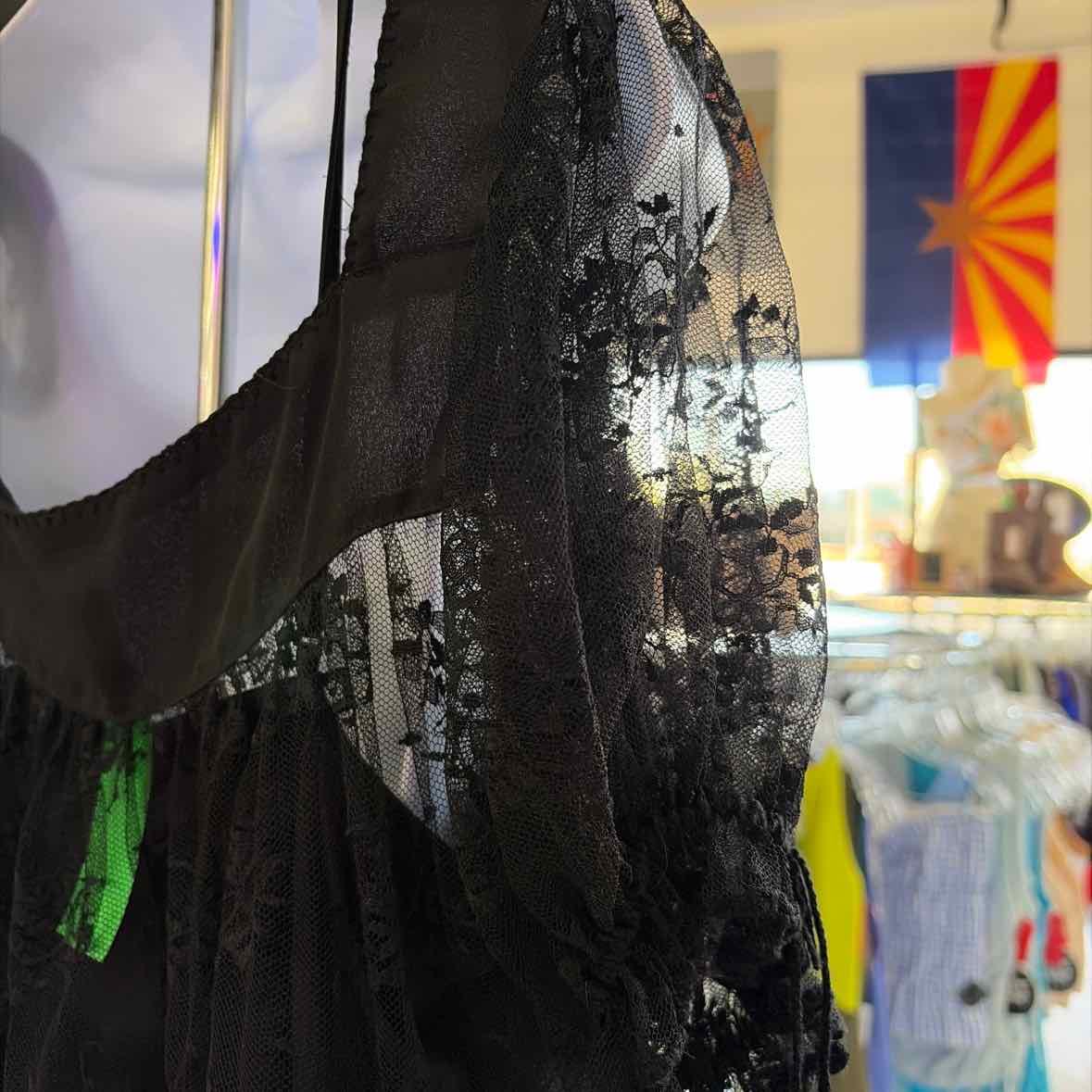 Nicole Hiler Size 16 Black Preloved Blouse SS