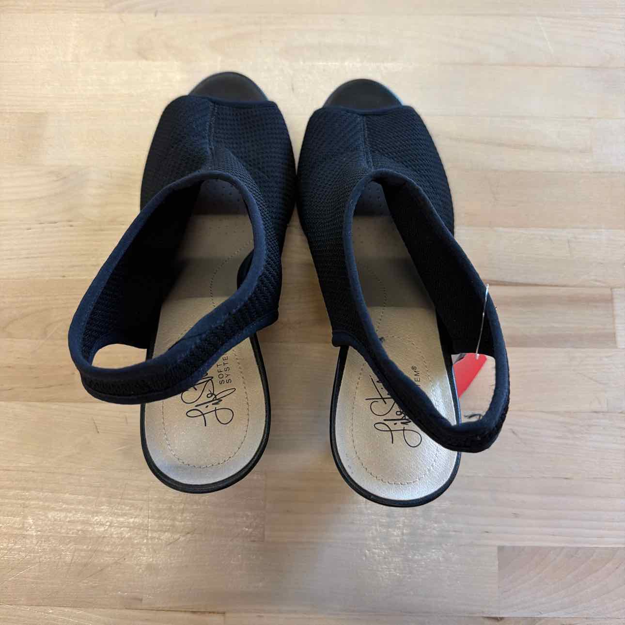 Lifestride Size 9.5 Black Preloved Sandals