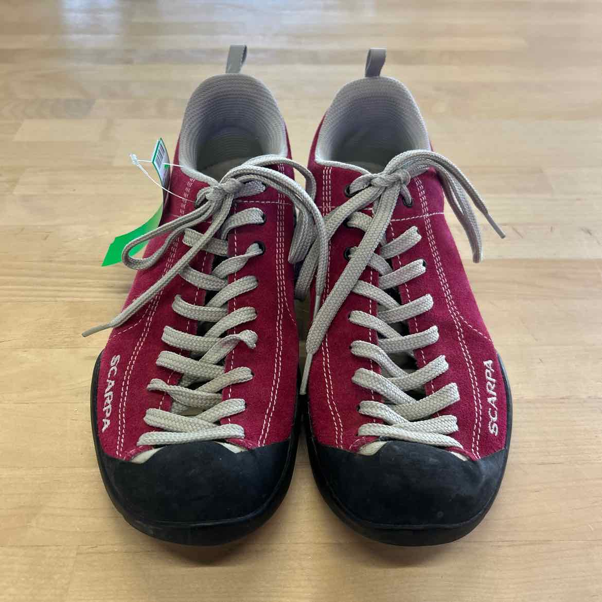 Scarpa Size 7 Pink/Gray Preloved Sneakers