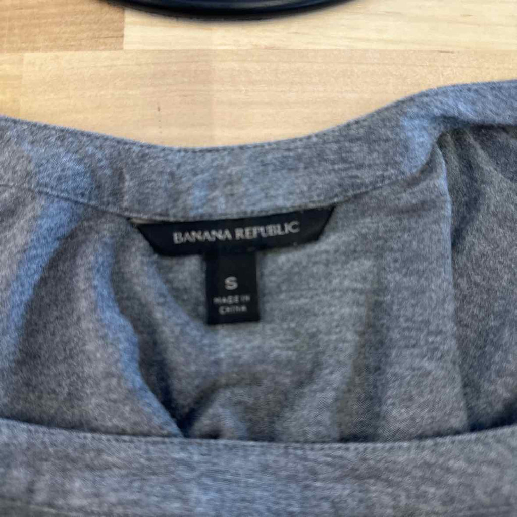 Banana Republic Size S Gray Long Sleeve