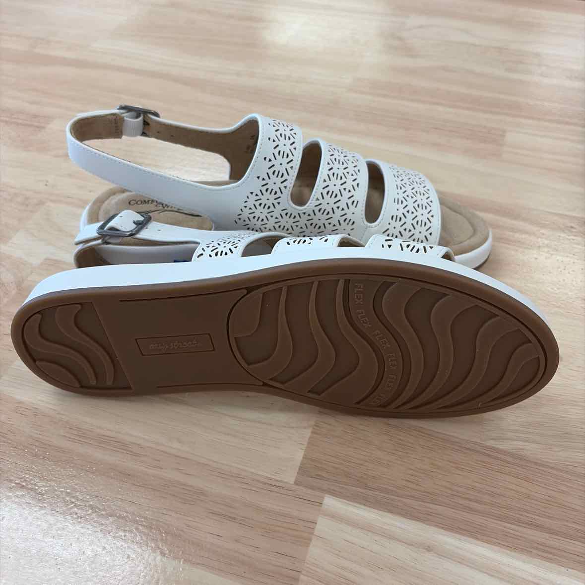 Easy Street Size 9 White New Sandals