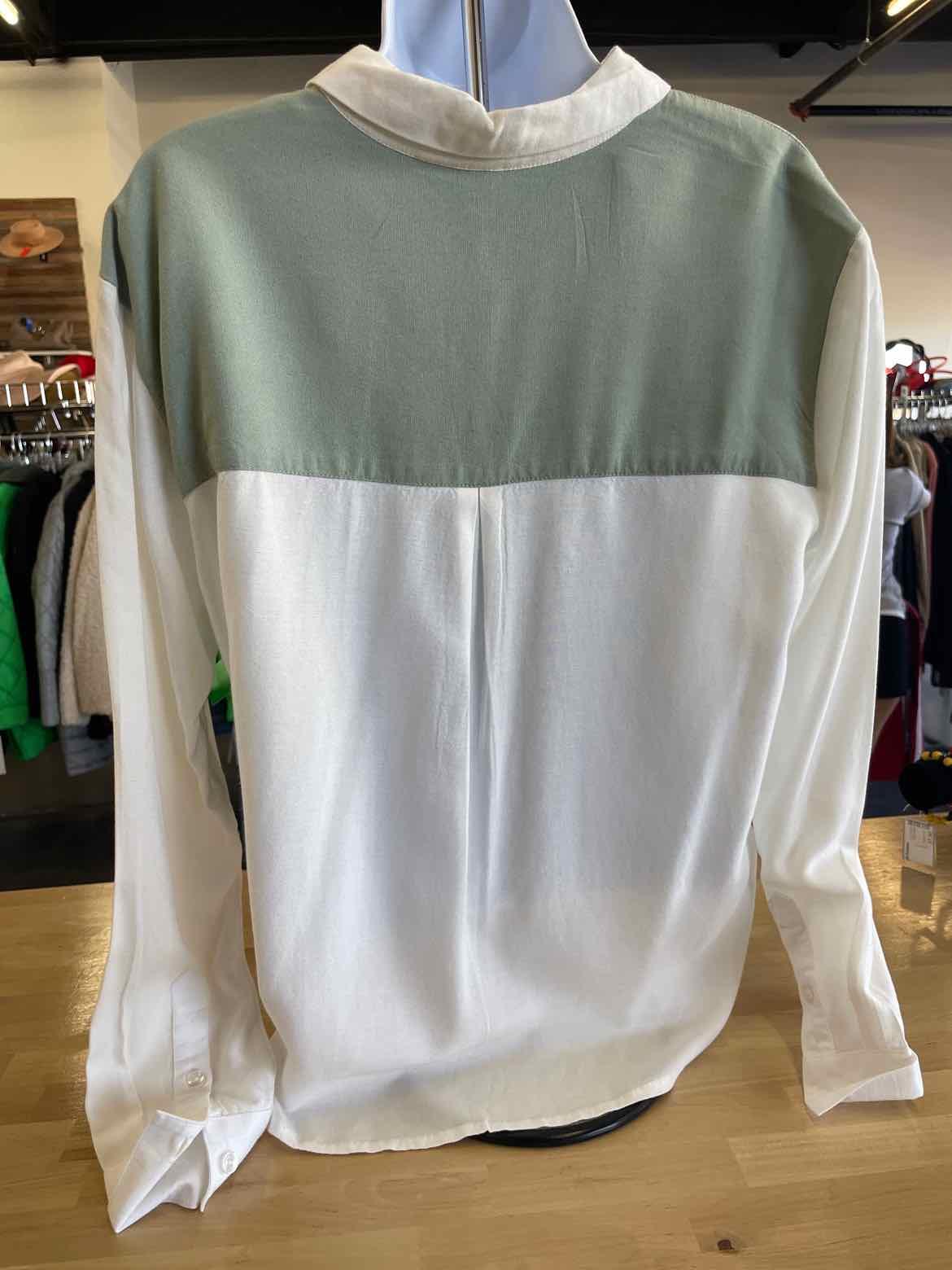 Volcom Size XS White Long Sleeve