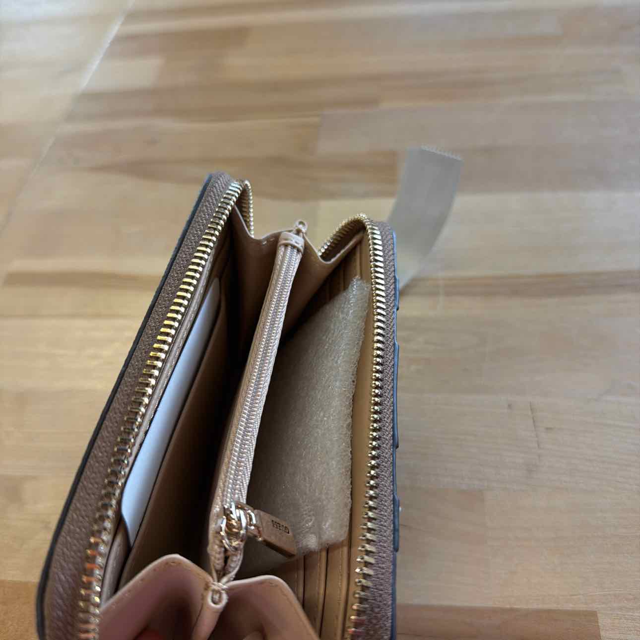 GUESS Latte  Medium Wallet