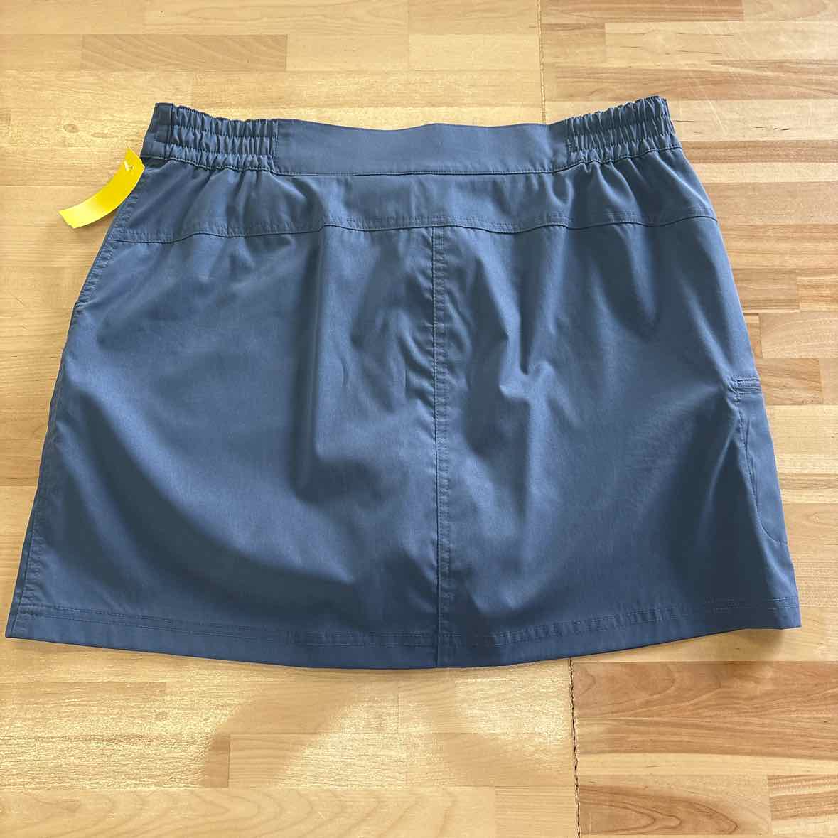 32 degrees Size L Blue Skorts
