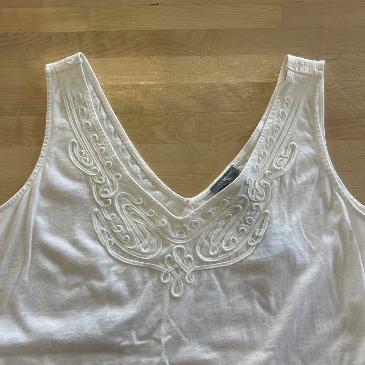 Ann Taylor Size M White Preloved Tank