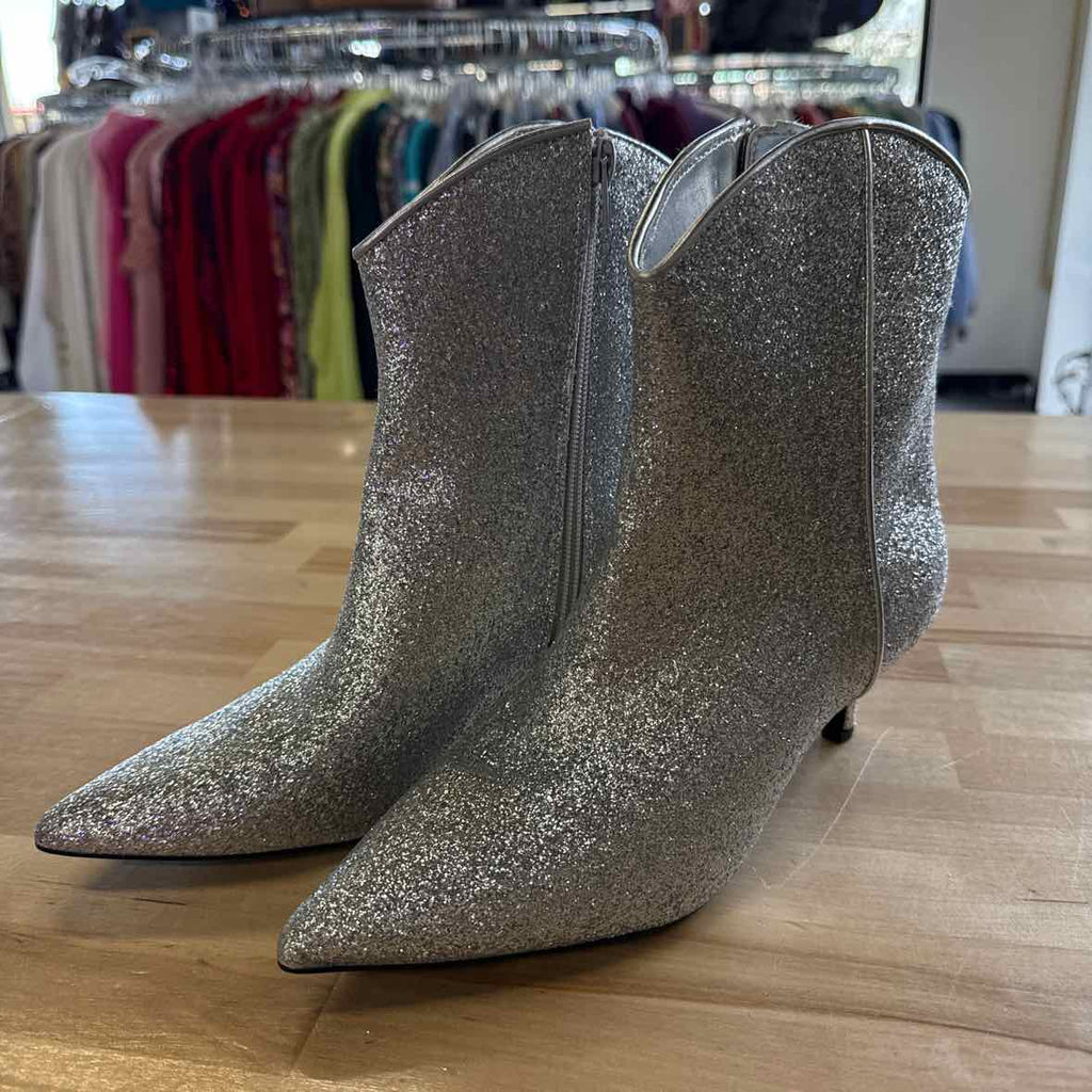 On 34th Aatira Tulip Booties