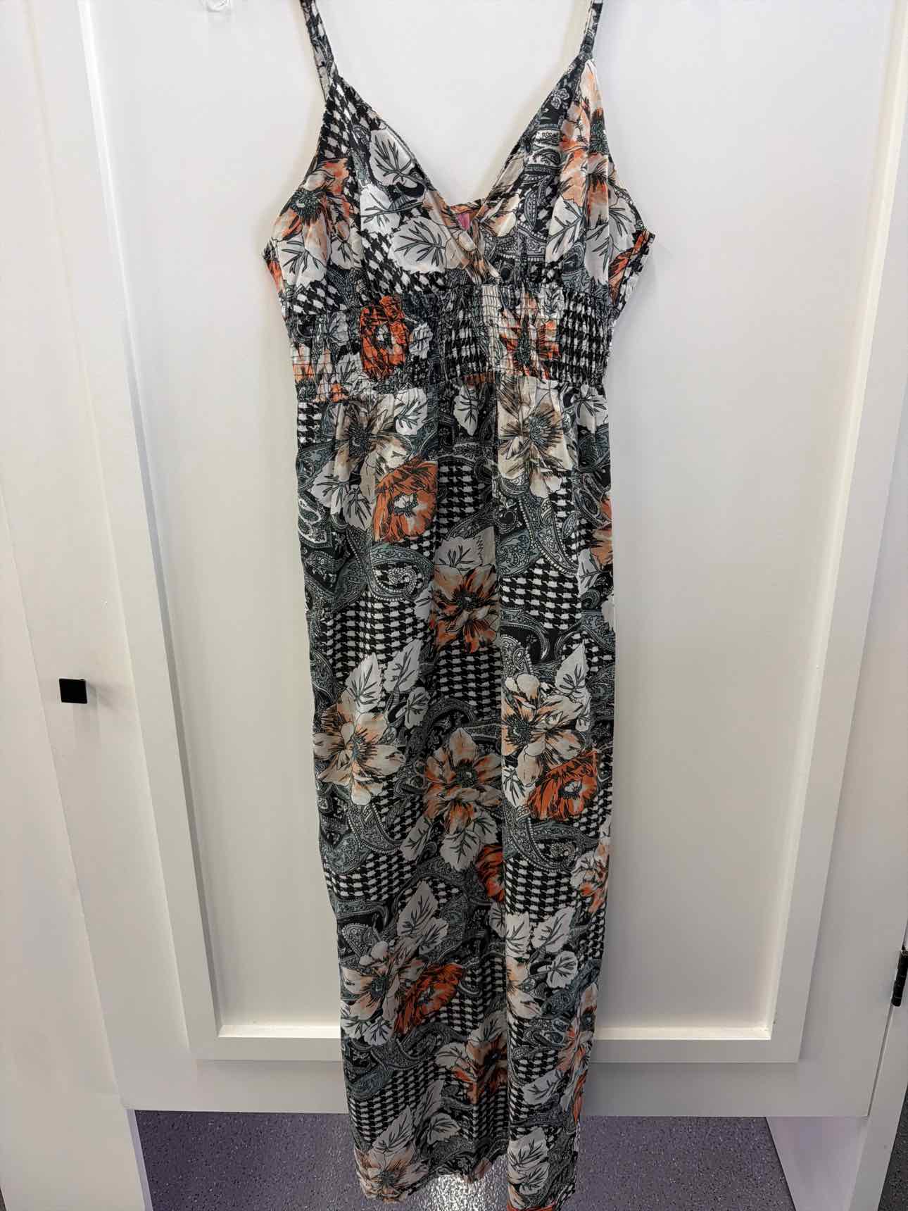 Shes Cool Size M Gray Dress