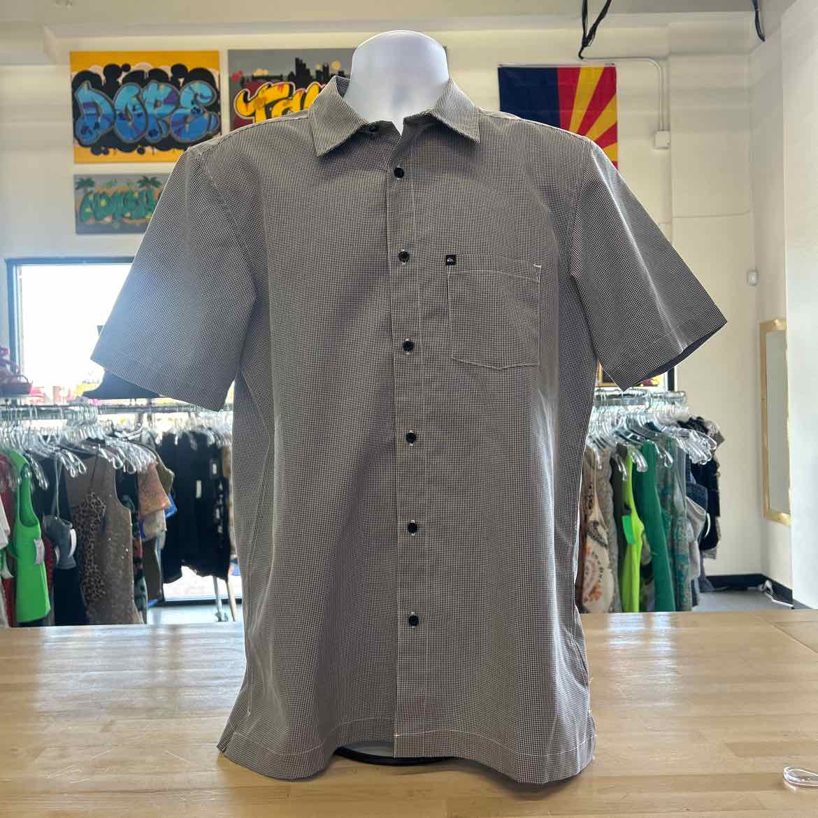 Quicksilver Size S Black White Preloved MENS Button Down Shirt