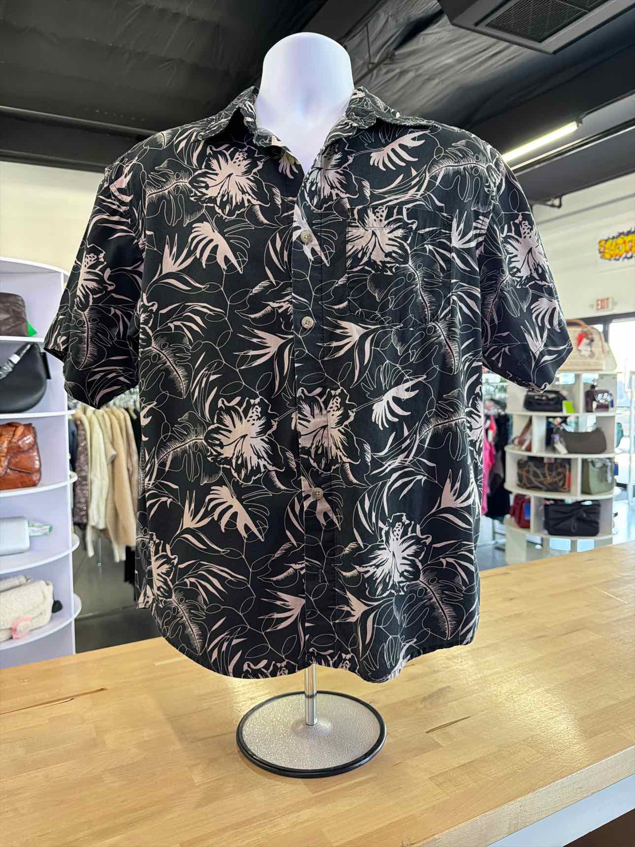 Island Shores Size M Black Preloved MENS Button Down Shirt