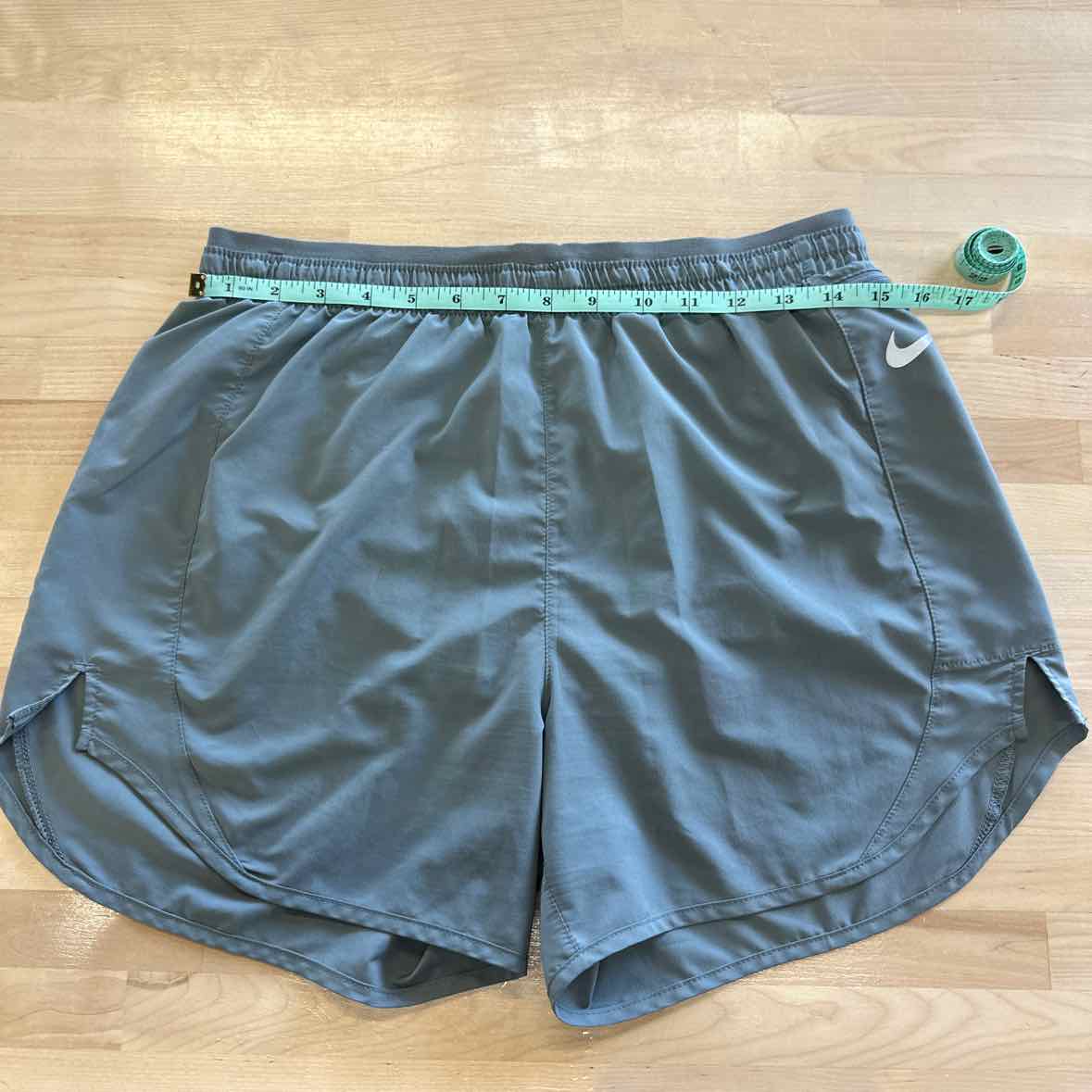 Nike Size M Gray Athletic Shorts