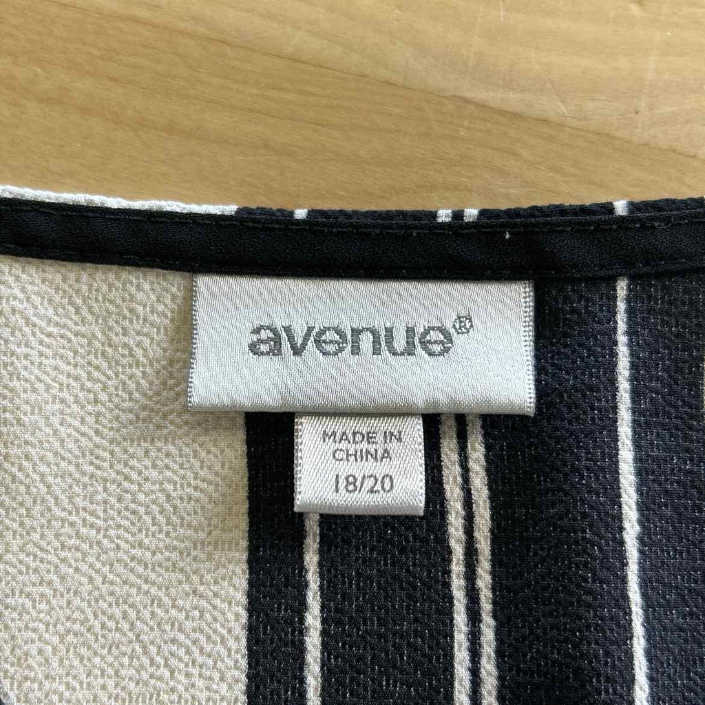 Avenue Size 18/20 Black/White Preloved Blouse LS