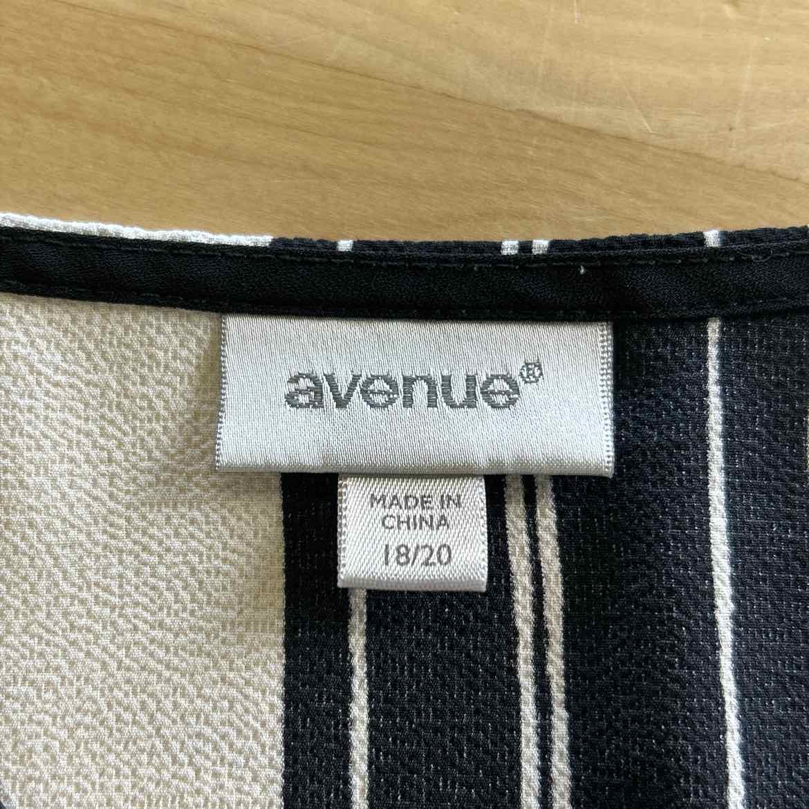 Avenue Size 18/20 Black/White Preloved Blouse LS
