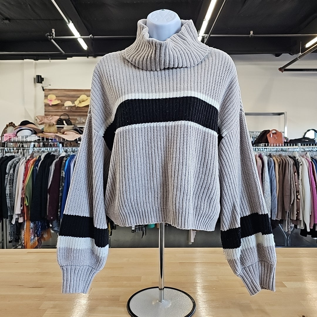 takara Size S Gray Sweater