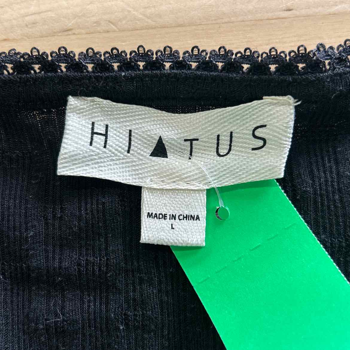 Hiatus Size L Black Preloved Button Down SS