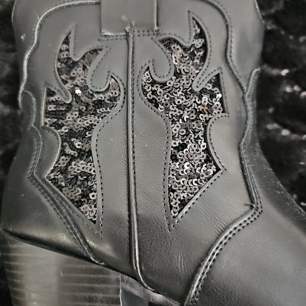 wild pair Shoe Size 7 Black Lucie Western Boots NWT
