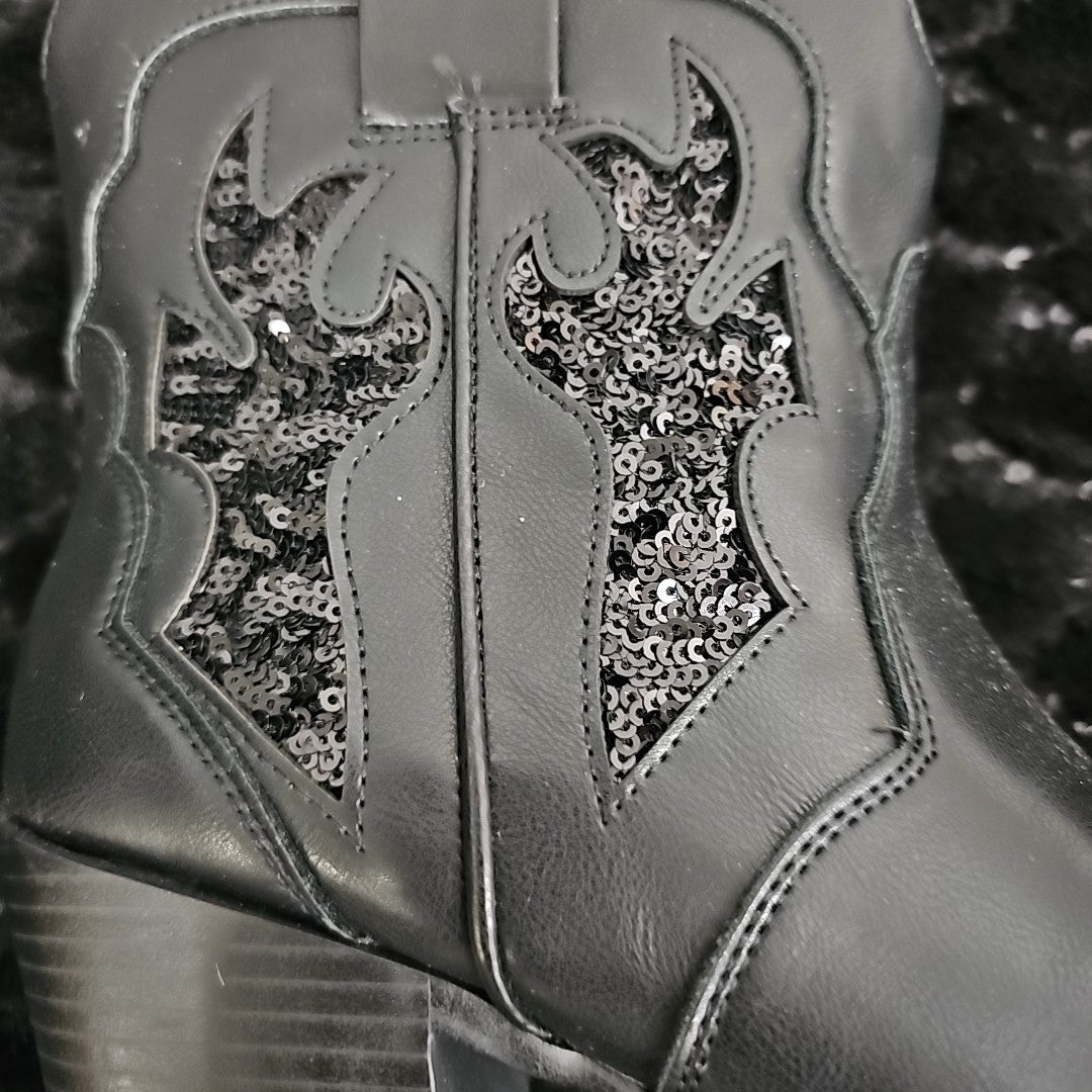 wild pair Shoe Size 7 Black Lucie Western Boots NWT