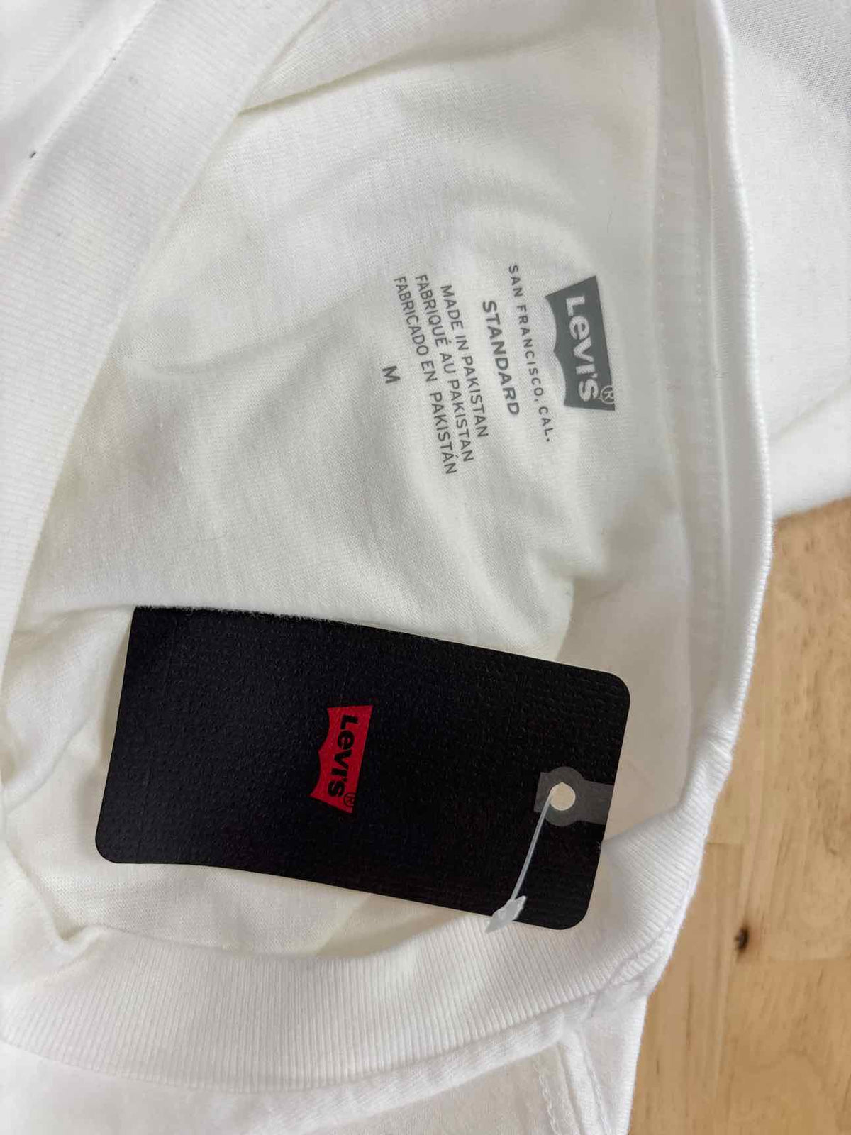 Levi's Size M White New MENS T-shirt