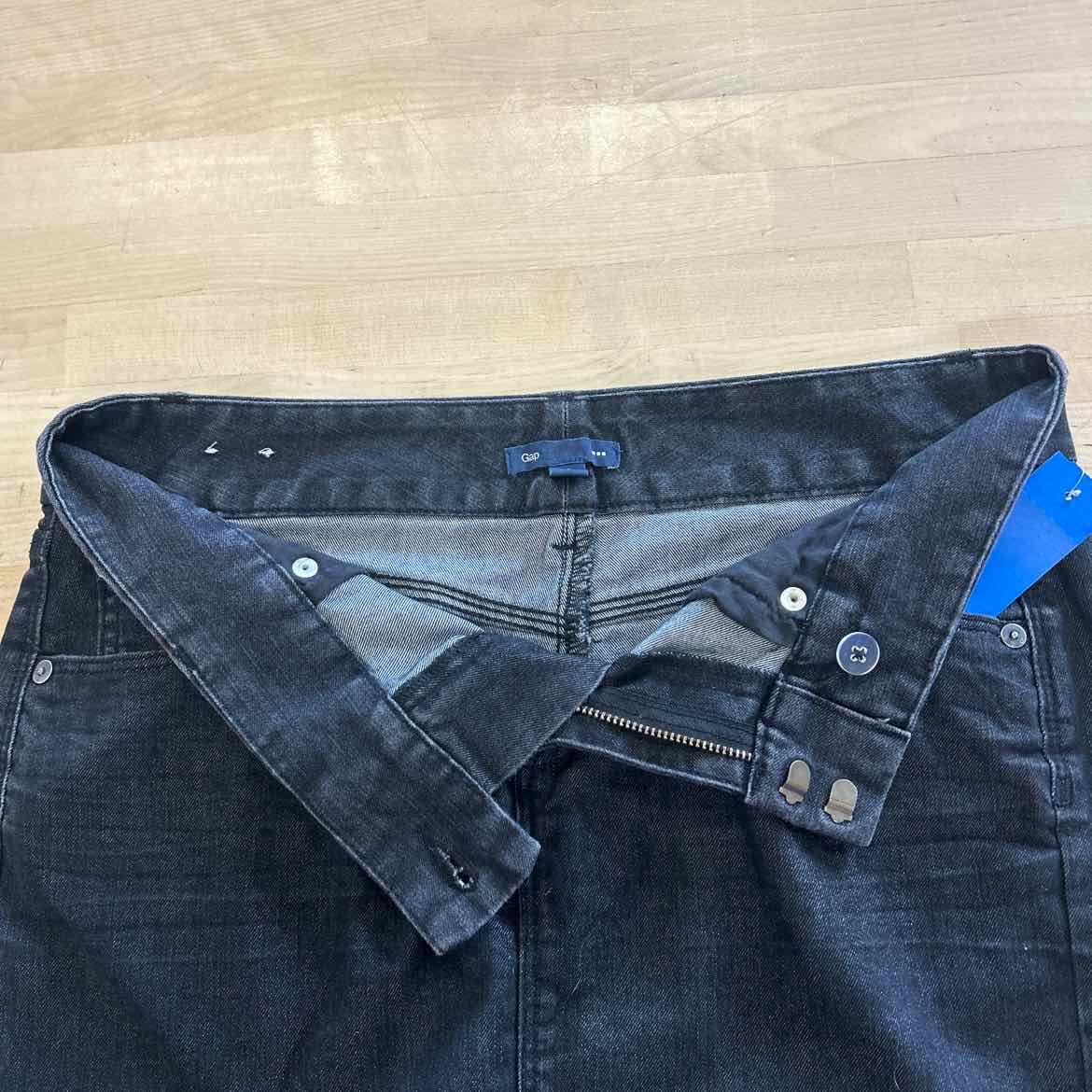 Gap Size 4 Gray Denim Preloved Skirt