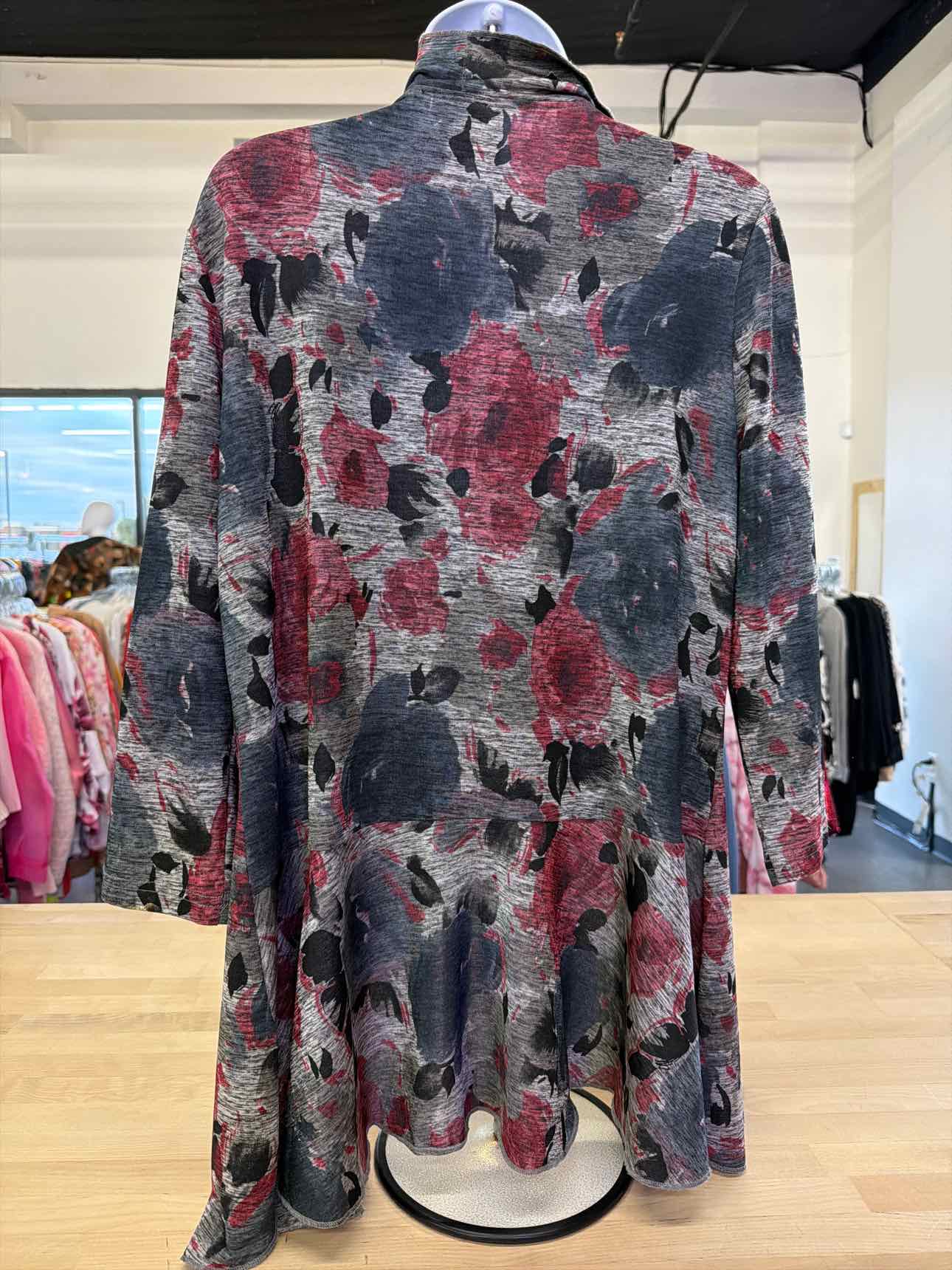 KerenHart Size M Black & Gray Cardigan