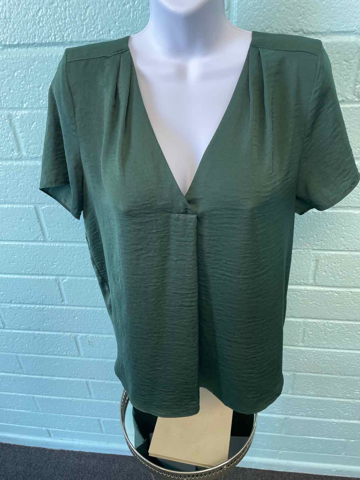 H&M Size 6 Hunter Green Shirt