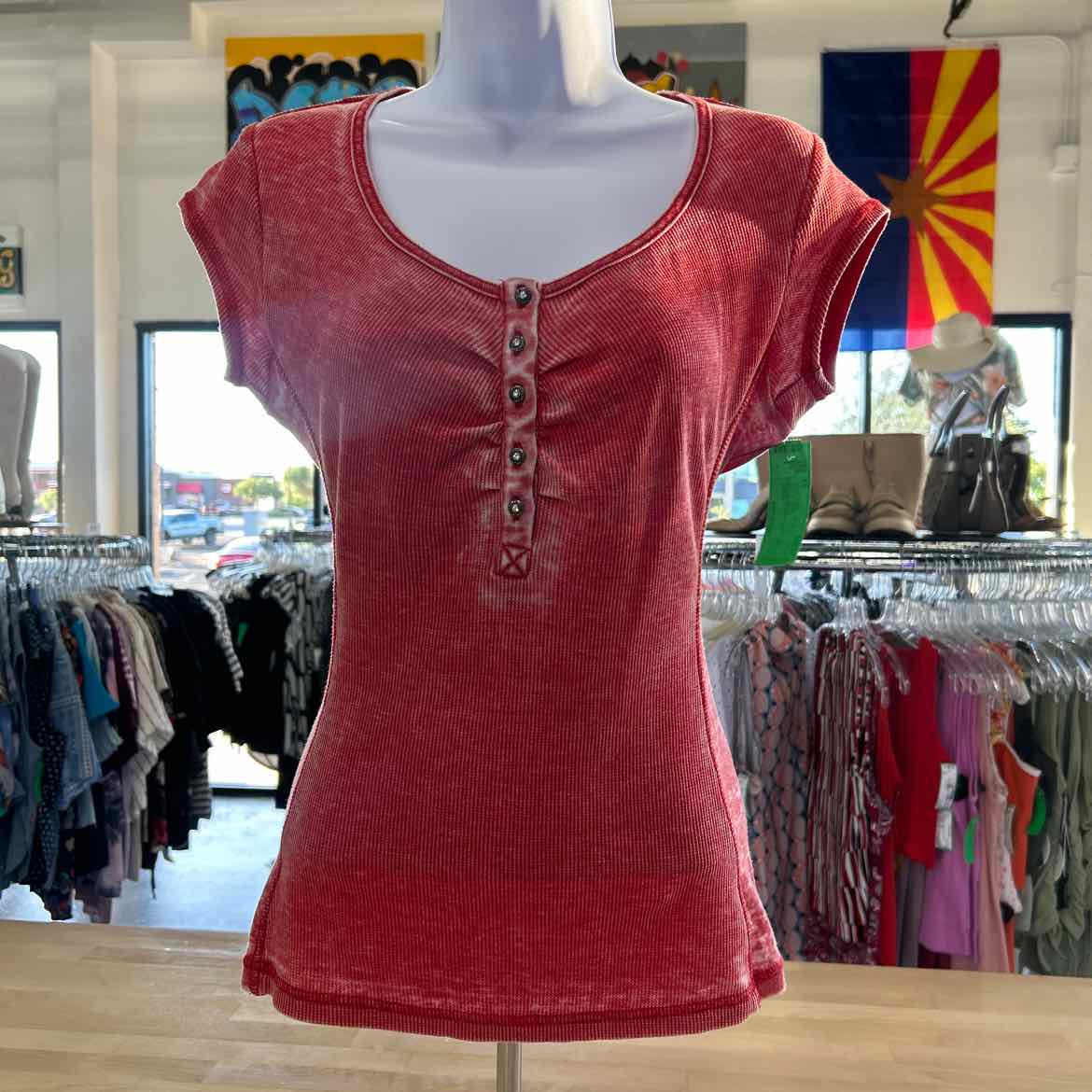 Guess Size XS Red Polyester Preloved T-Shirt SS