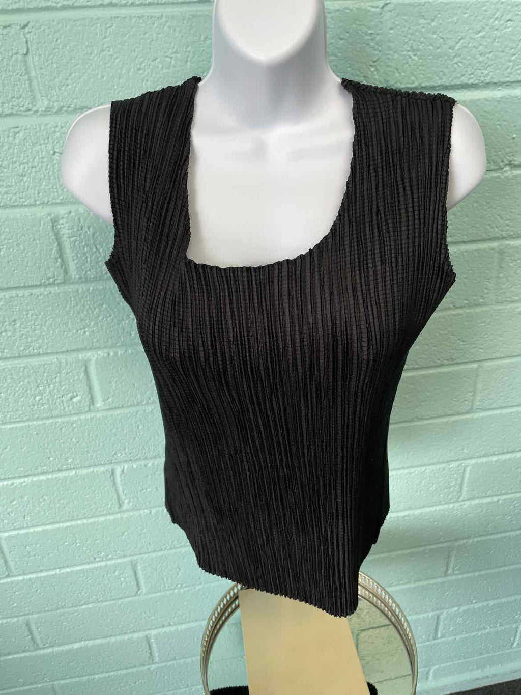 Analogy Size L Black Sleeveless