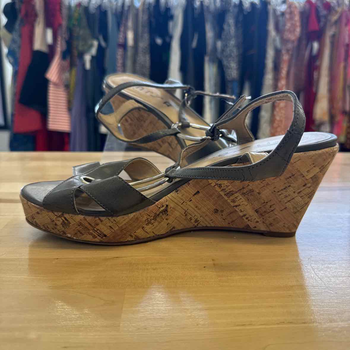Unisa Shoe Size 10 Gray Wedges